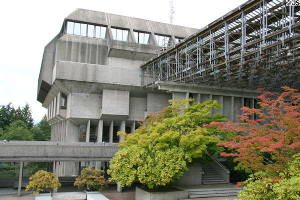 W.A.C. Bennet Library & Convocation Mall at Simon Fraser University. Vancouver, BC.