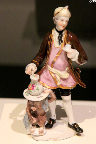 Porcelain figure of footman serving coffee (c1749) by Vienna State Porcelain Manuf., Austria at Gardiner Museum. Toronto, ON.