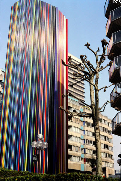 Le Moretti sculpture (1992) by Raymond Moretti at La Défense. Paris, France.