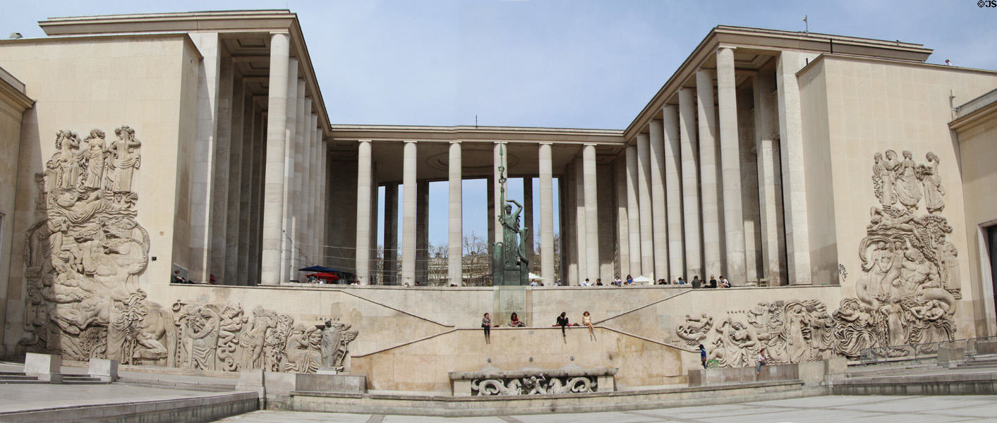 Palais de Tokyo (1937) built as palais des Musées d'art moderne for Exposition Internationale 1937. Paris, France. Style: Art Deco. Architect: André Aubert.