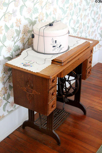 Sewing machine at Clinton Birthplace Home. Hope, AR.