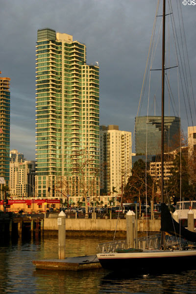 Green tower of The Grande South at Santa Fe Place (2004) (39 floors) (1199 Pacific Highway). CA.