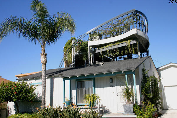 Tsunami (1995) (928 Missouri St.) sculpted railing observation deck atop old beach house in Pacific Beach. San Diego, CA. Architect: Ehm Architecture.