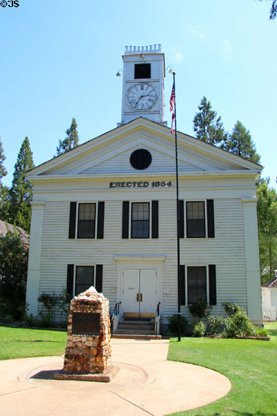 Mariposa Courthouse (1854) (5119 Jessie St.) still in use. Mariposa, CA.