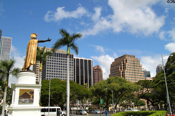Statue of King Kamehameha overlooks Central Pacific Plaza, Pauahi Tower, 1132 Bishop & Alii Place. Honolulu, HI.