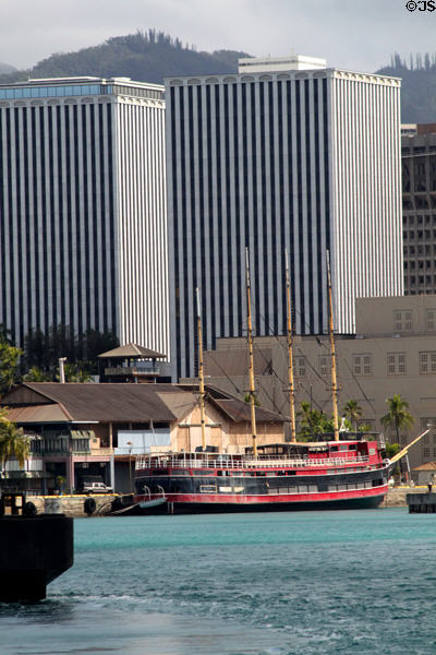 Topa Financial Center Towers (1972) (21 & 22 floors) (745 Fort St. & 700 Bishop St.). Honolulu, HI. Architect: Benjamin Boyd George.