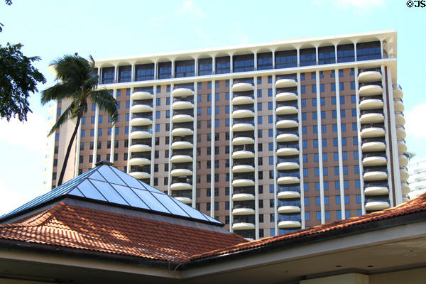 Lagoon Tower at Hilton Hawaiian Village (1967) (25 floors) (2003 Kalia Road). Waikiki, HI. Architect: Bauer, Mori & Lum.