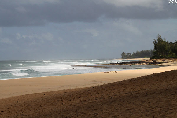 Waves roll in along Banzai Pipeline. HI.