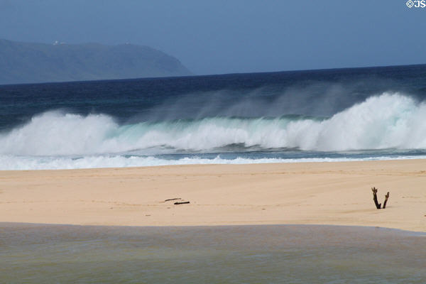 Waves at Banzai Pipeline. HI.