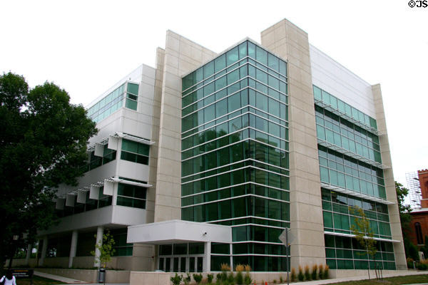 Pomerantz Center (2005) at University of Iowa. Iowa City, IA.