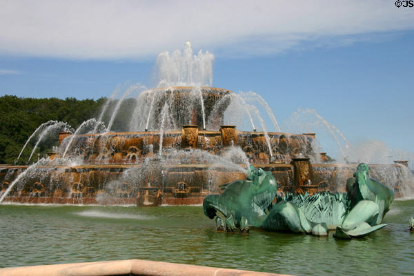 Buckingham Fountain in Grant Park. Chicago, IL.