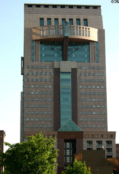 Humana building (1982-6). Louisville, KY. Architect: Michael Graves.