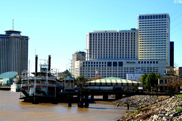 Steamboat Natchez against World Trade & Westin towers. New Orleans, LA.