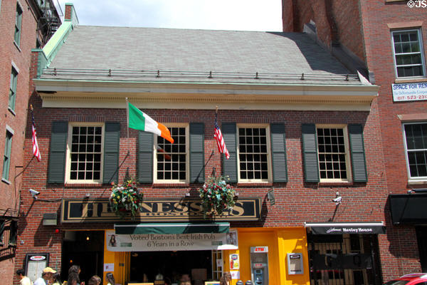 Thomas Hollis & Co. apothecary (1821) (25-27 Union St.). Boston, MA.