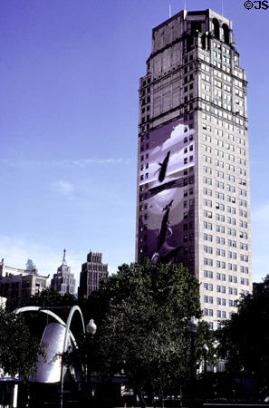 David Broderick Tower (1928) with whale mural by Wyland (1997). Detroit, MI. Architect: Louis Kamper.