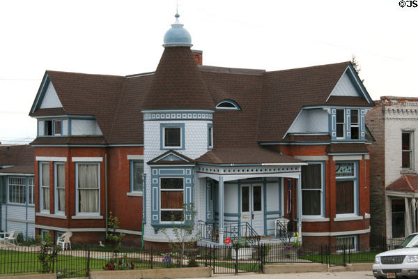 Shingled Queen Anne house (410 W. Granite St.). Butte, MT. Style: Queen Anne.