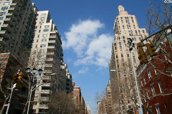 View of start of Fifth Ave. from Washington Square. New York, NY.