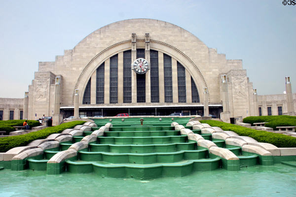 Cincinnati Union Terminal (1933) (1301 Western Ave.), now Cincinnati Museum Centre. Cincinnati, OH. Style: Beaux Arts. Architect: Alfred Fellheimer & Steward Wagner. On National Register.