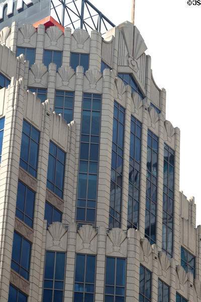Fifth Third Center (1998) (21 East State St.) (25 floors). Columbus, OH. Architect: Smallwood, Reynolds, Stewart, Stewart & Assoc..