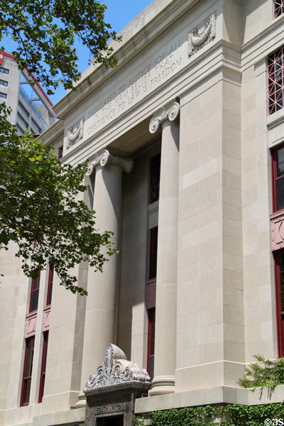 Joseph P. Kinneary U.S. Courthouse (former Post Office) (1933) (85 Marconi Blvd.). Columbus, OH. Architect: Richards, McCarty & Bulford.