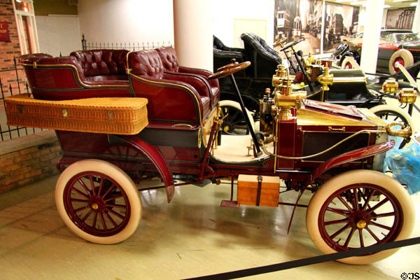 White Model D Rear-Entrance Tonneau (1904) from Cleveland, OH at Crawford Auto Aviation Museum of Cleveland History Center. Cleveland, OH.