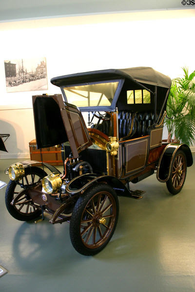 Renault Type A Voiturette (1901), France, at Frick Mansion Auto Collection. Pittsburgh, PA.