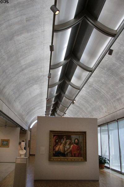 Gallery of Kahn Building at Kimbell Art Museum. Fort Worth, TX.