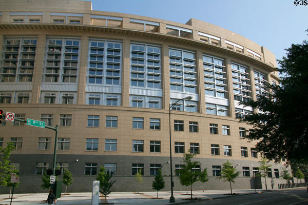 Spottswood W. Robinson III & Robert R. Merhige, Jr. United States Courthouse (2008) (701 E. Broad St.). Richmond, VA. Architect: Robert A.M. Stern Architects, LLP.
