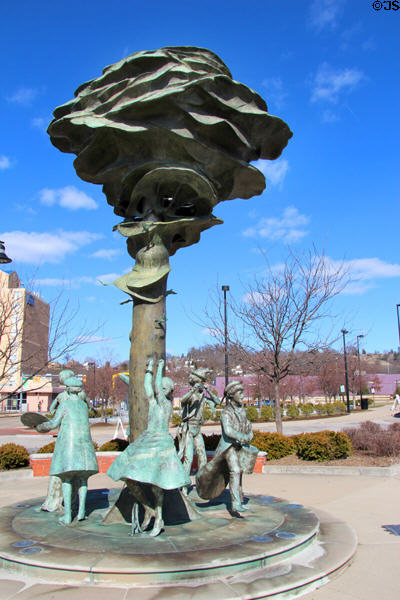 Festival delle Arti sculpture (2005) by Harry Marinsky at Clay Center for The Arts & Sciences. Charleston, WV.