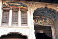 Mandawa area haveli with god Ganesha riding in an antique Rolls Royce near Mandawa. Mandawa, India.